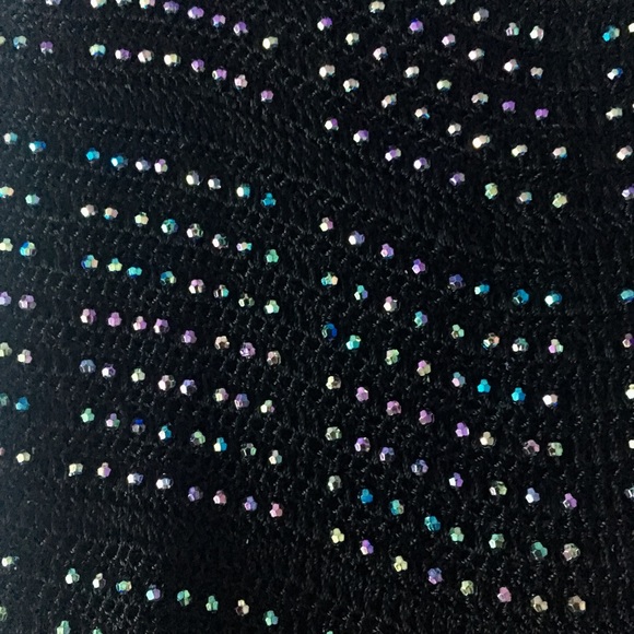 Crochet top with color and reflective beads - Picture 2 of 3